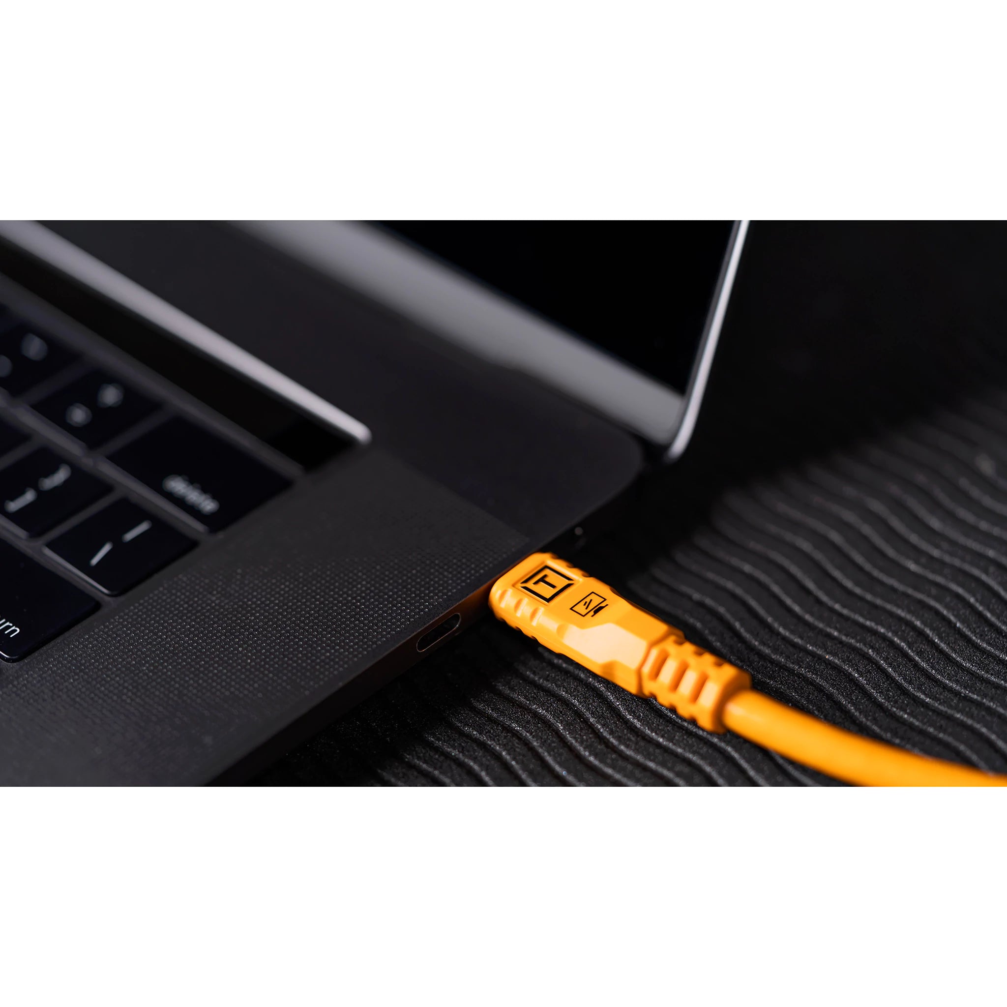 Tether Tools TetherPro USB-C to USB-C, 31′ (9.4m), Straight to Right Angle Cable, High-Visibility Orange